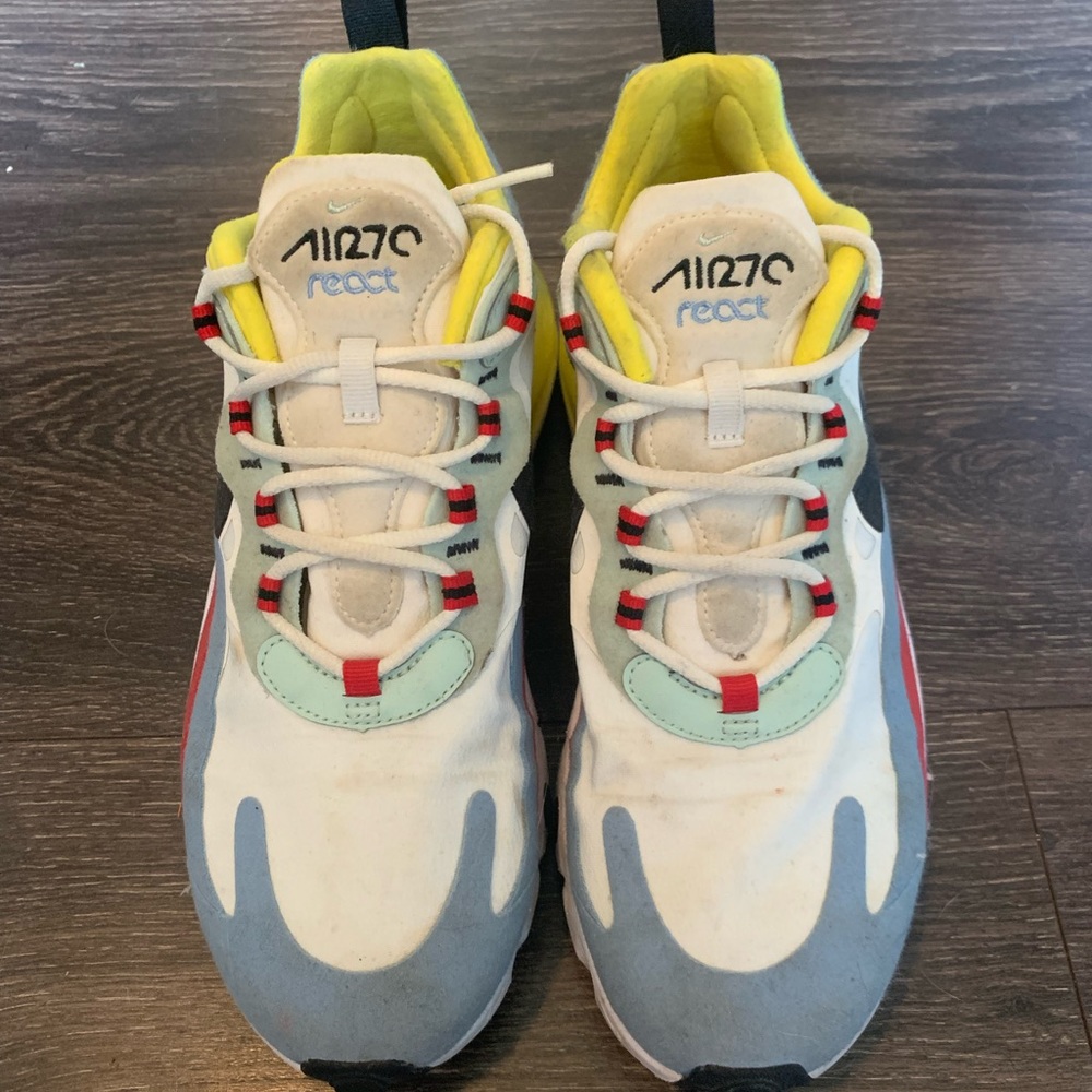 Used Womens size 9 Nike Air70 React shoes.